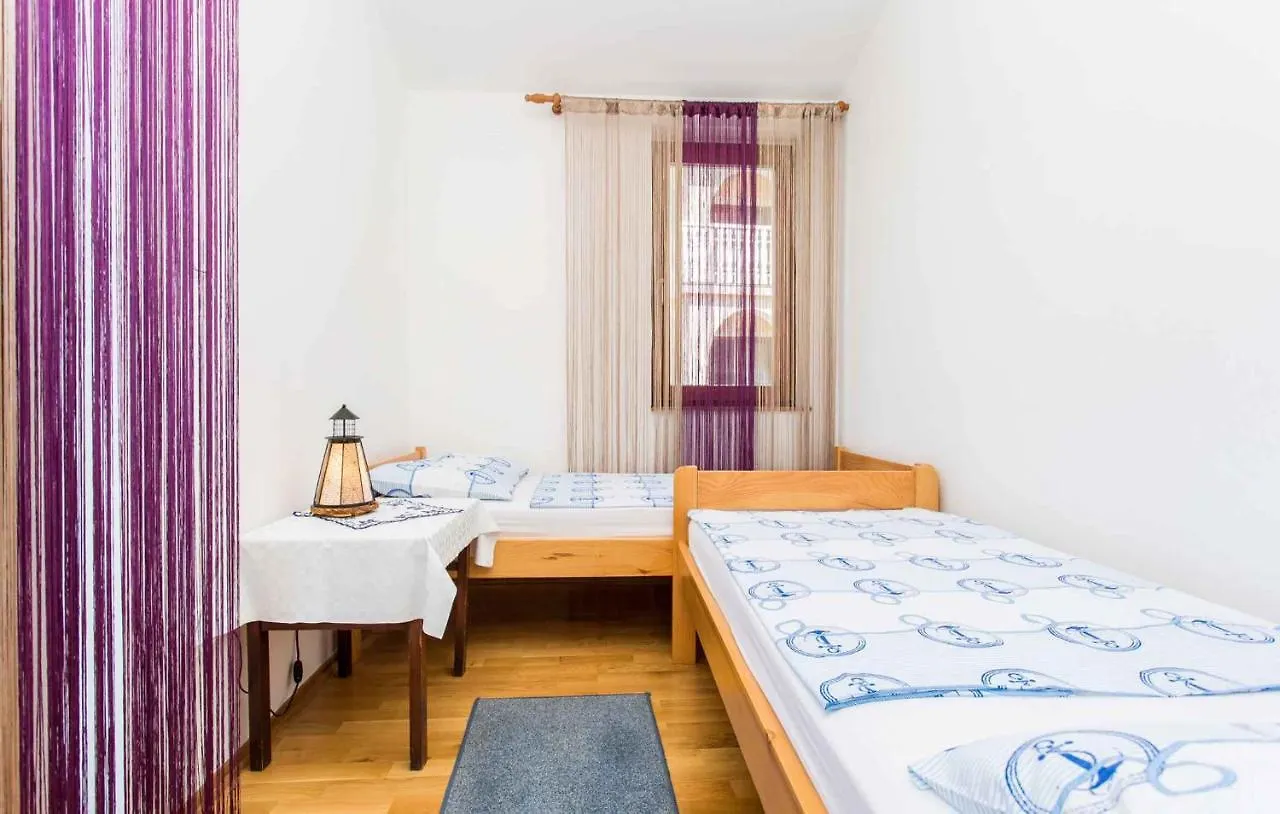 Apartment In Silo/Insel Krk 13498